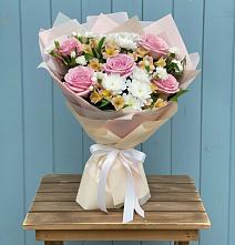 Букет цветов из:  Гвоздики, Орхидеи и Розы #REPLACE_PRED# Казанское