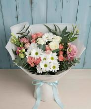 Букет цветов из:  Розы, Лизиантусы и Хризантемы в Казанское