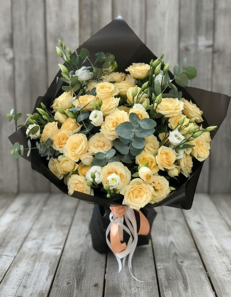 Букет цветов из: Розы и Лизиантусы в Казанское