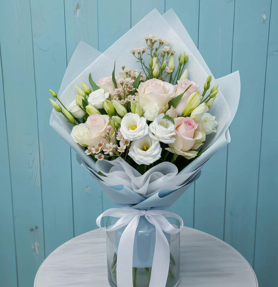 Букет цветов из: Розы и Лизиантусы в Казанское