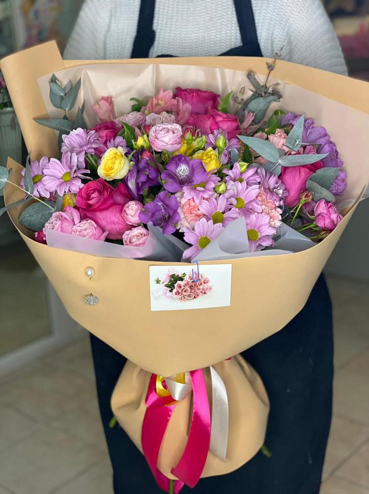 Букет цветов из: Хризантемы, Гвоздики и Альстромерии в Казанское