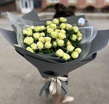 Букет Белые кустовые розы Солинеро в Казанское