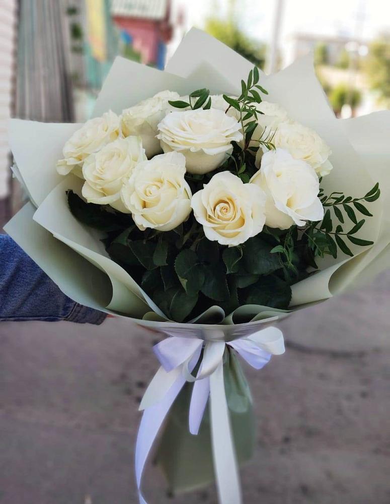 Букет Белые розы Проуд в Казанское