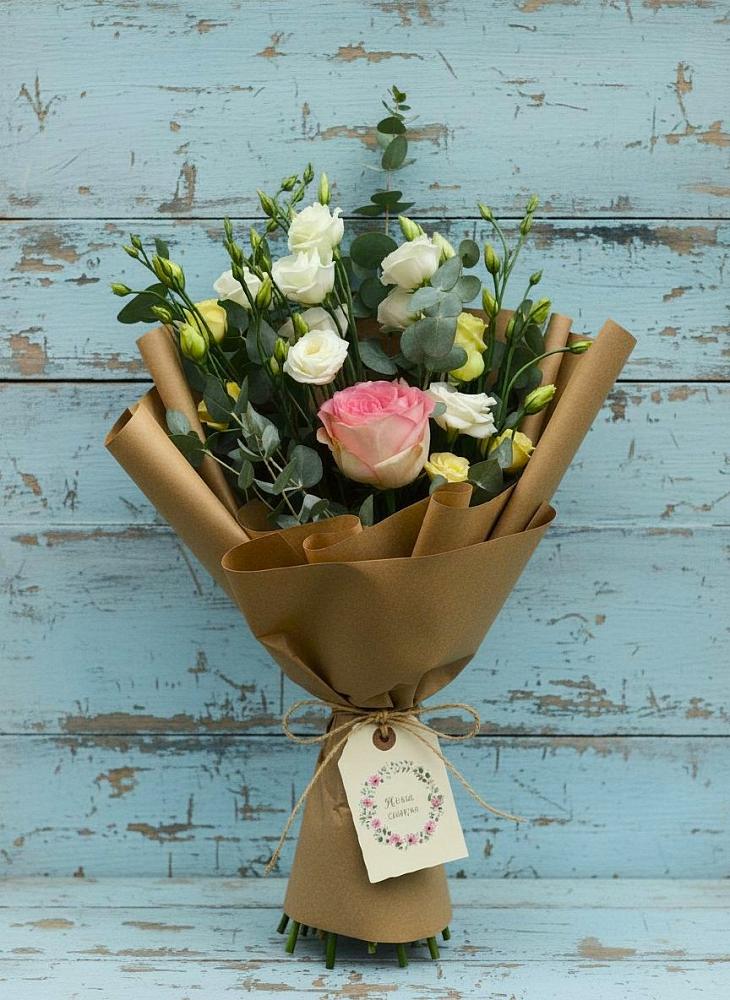 Букет цветов из: Розы и Лизиантусы в Казанское