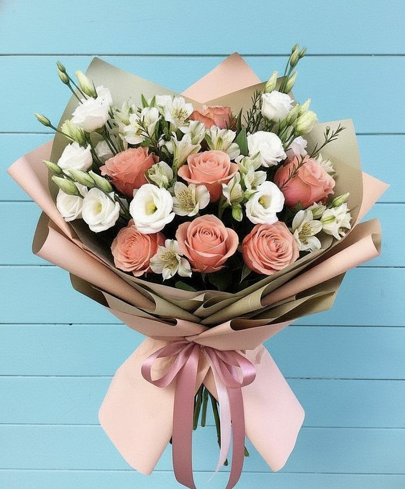 Букет цветов из: Розы, Альстромерии и Лизиантусы в Казанское