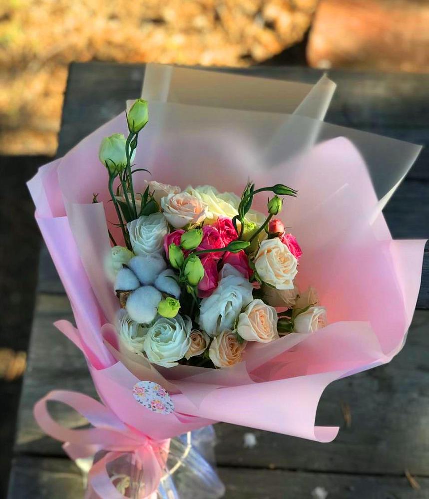 Букет цветов из: Розы и Лизиантусы в Казанское