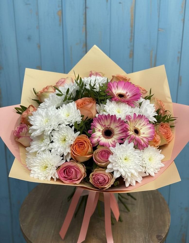 Букет цветов из: Розы, Герберы и Хризантемы в Казанское