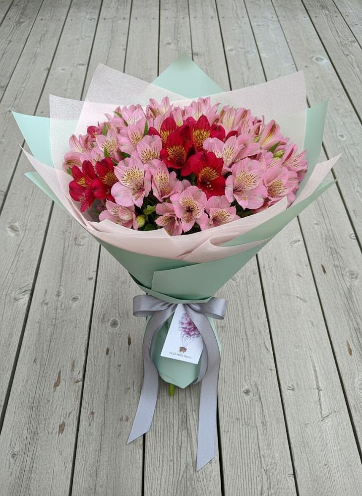 Букет цветов из: Альстромерии в Казанское