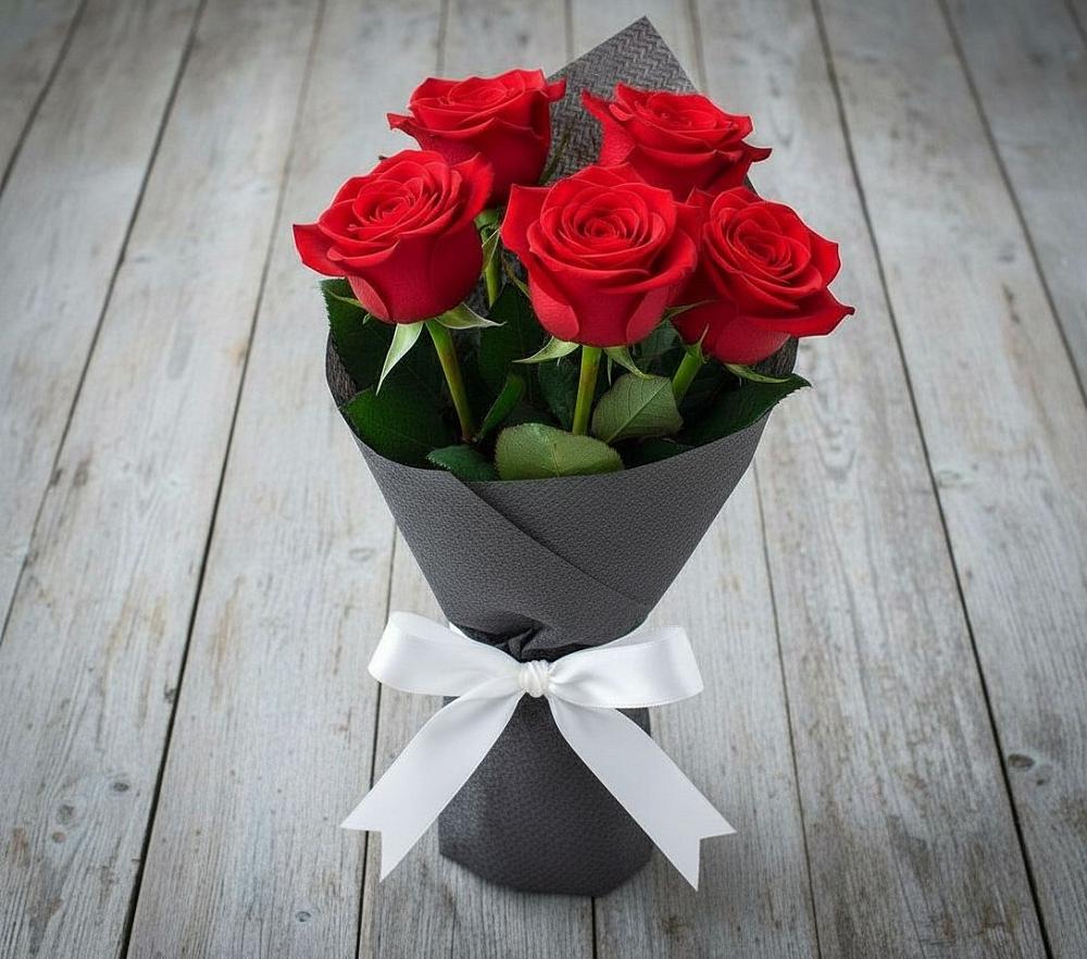 Букет 5 Красных роз Эдлесс Лав в Казанское