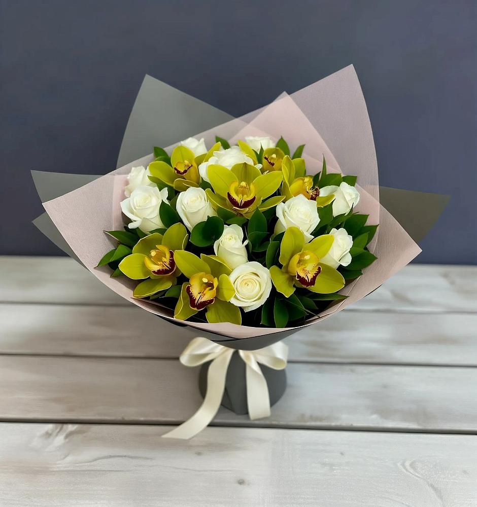 Букет цветов из: Орхидеи и Розы в Казанское