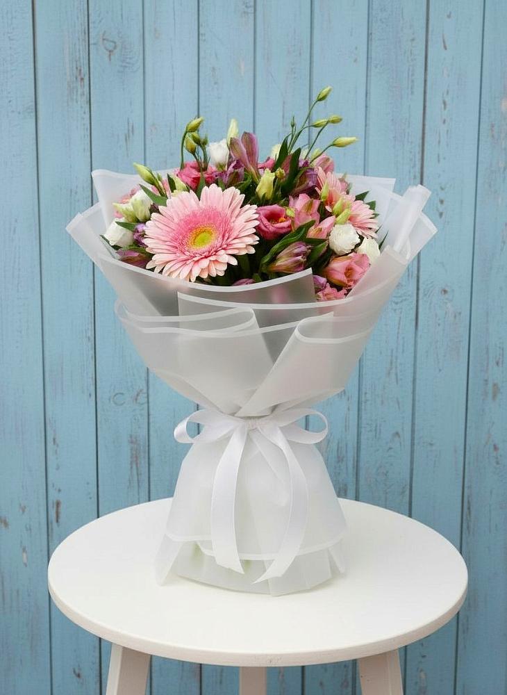 Букет цветов из: Герберы, Альстромерии и Лизиантусы в Казанское