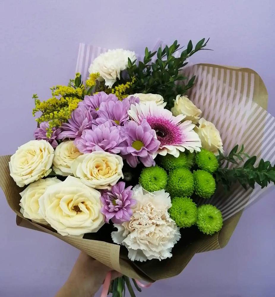 Букет цветов из: Хризантемы, Розы, Гвоздики и Герберы в Казанское