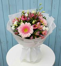 Букет цветов из:  Герберы, Альстромерии и Лизиантусы #REPLACE_PRED# Казанское