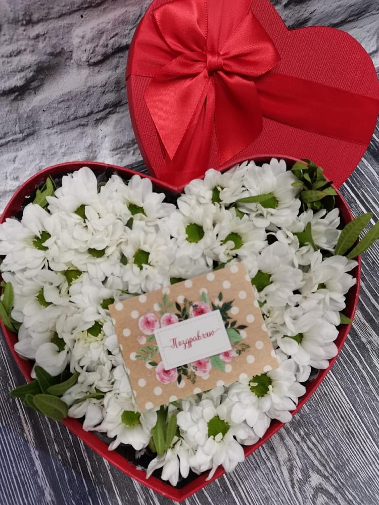 Цветочная композиция из Хризантемы в виде сердца в Казанское