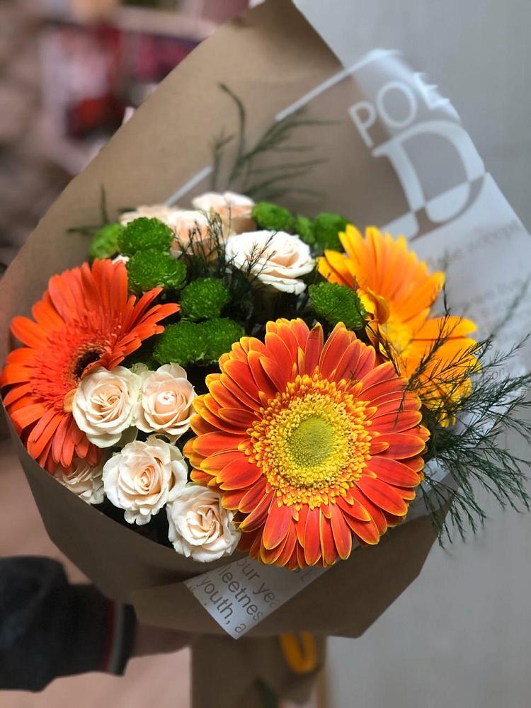 Букет цветов из: Герберы, Хризантемы и Розы в Казанское