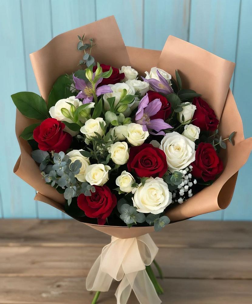 Букет цветов из: Розы и Альстромерии в Казанское