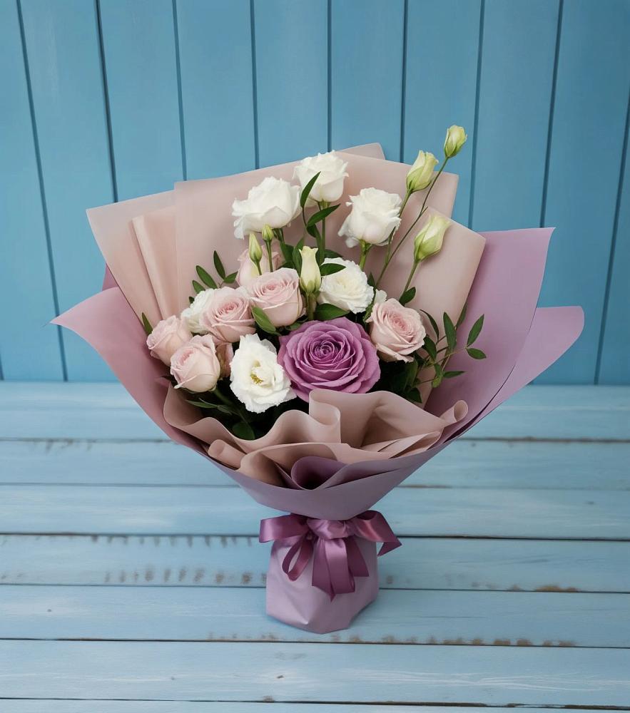 Букет цветов из: Розы и Лизиантусы в Казанское